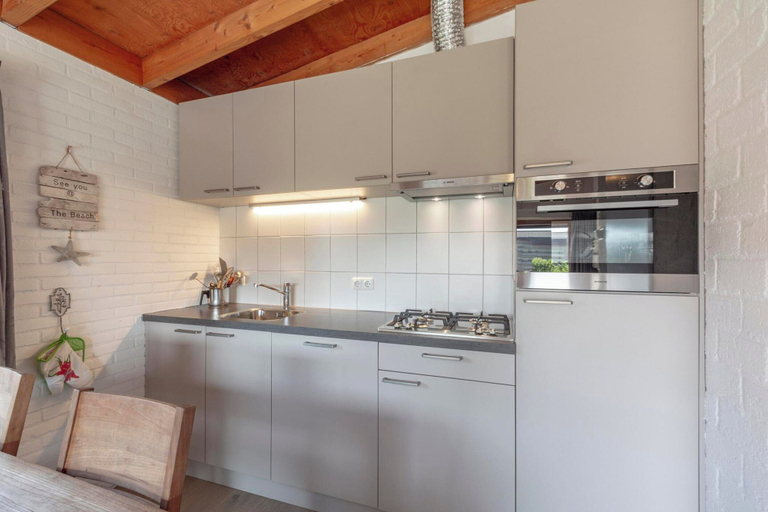 Private kitchen 5, De Blenck 67 Family-friendly Bungalow, Zijpe