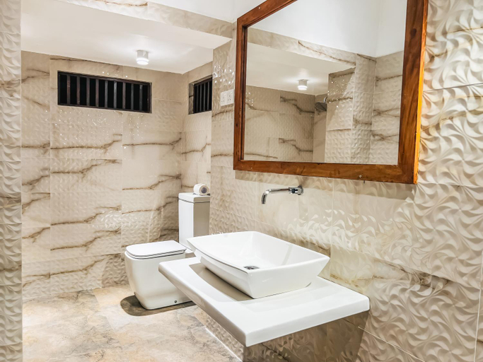 Shower 3, The Elmwon, Weligama