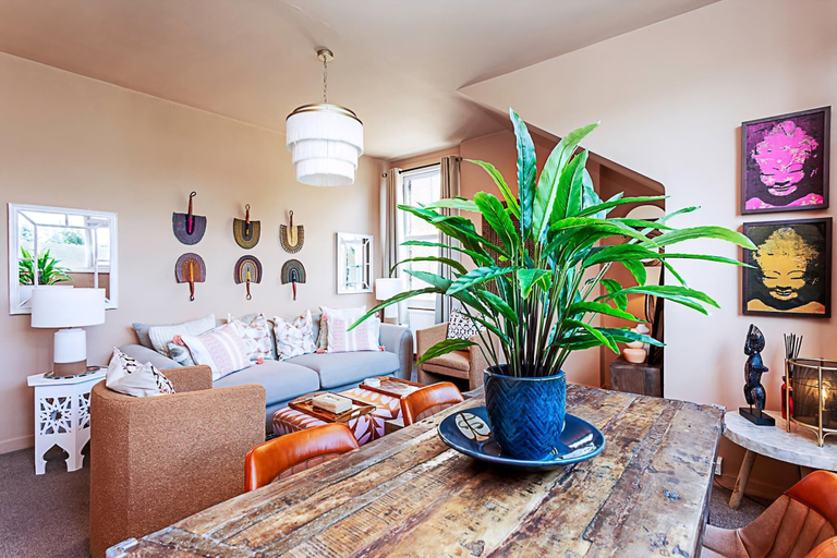 Others 5, Stylish Cosy Apartment, London