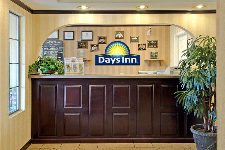 Public Area, Days Inn & Suites by Wyndham Fort Valley, Peach