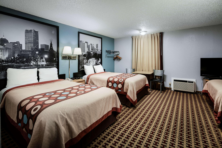 Bedroom 3, Super 8 by Wyndham Elk City, Beckham