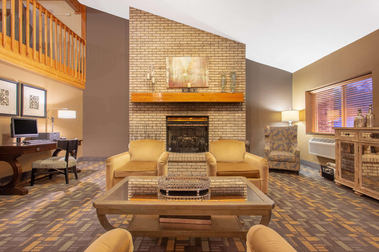 Public Area 2, AmericInn by Wyndham Rhinelander, Oneida