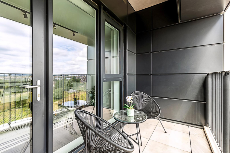 Others 5, Stunning Studio Apartment, London