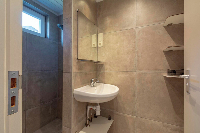 Bathroom 3, Bungalow in Sint Maartenszee Near Beach, Zijpe
