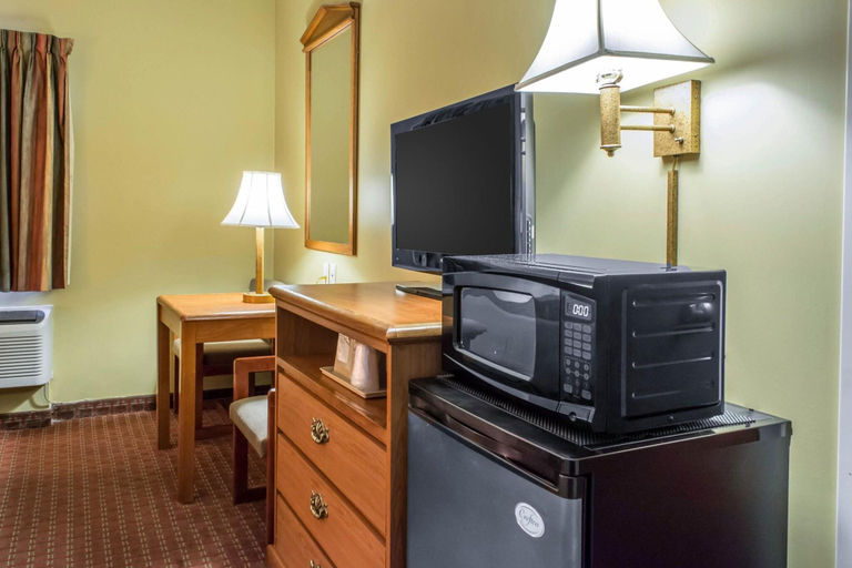 Bedroom 3, Econo Lodge Louisville Airport, Jefferson