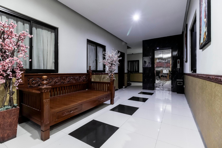 Others, Formerly Reddoorz Plus Tuparev Cirebon, Cirebon