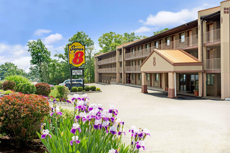 Exterior & Views, Super 8 by Wyndham Laurel, Howard