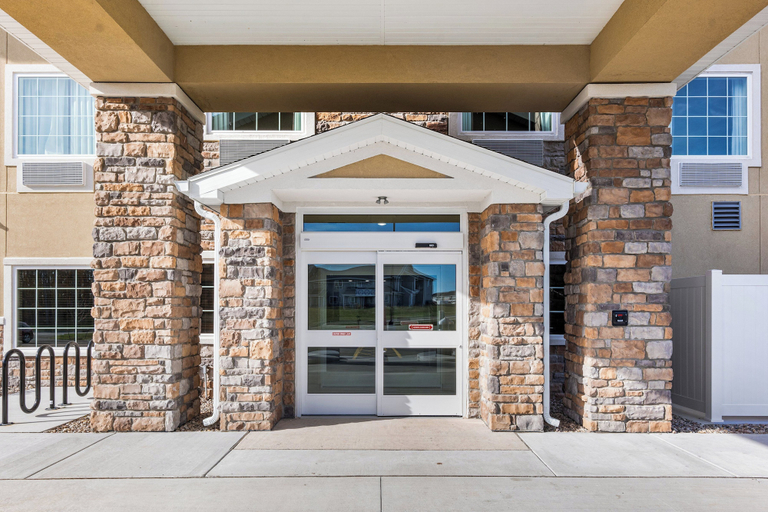 Exterior & Views 2, Cobblestone Hotel & Suites - Denmark/Green Bay, Brown