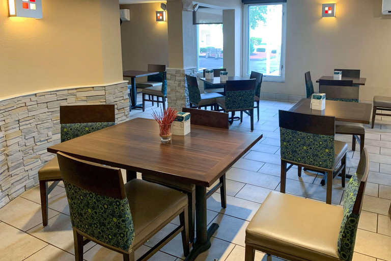 Food & Drinks 5, Comfort Inn and Suites East Hartford, Hartford