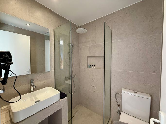 Bathroom 5, Yaleena Residences, South Aegean
