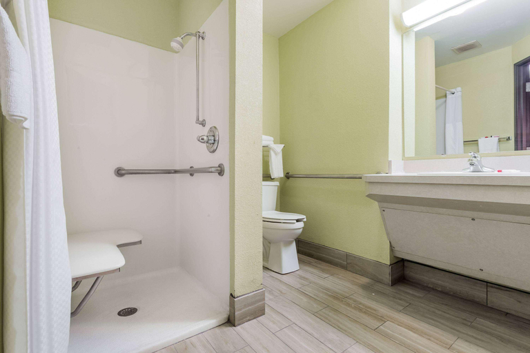 Bathroom 4, Days Inn & Suites by Wyndham Rocky Mount Golden E, Nash