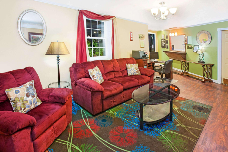 Public Area 2, Days Inn & Suites by Wyndham Terre Haute, Vigo