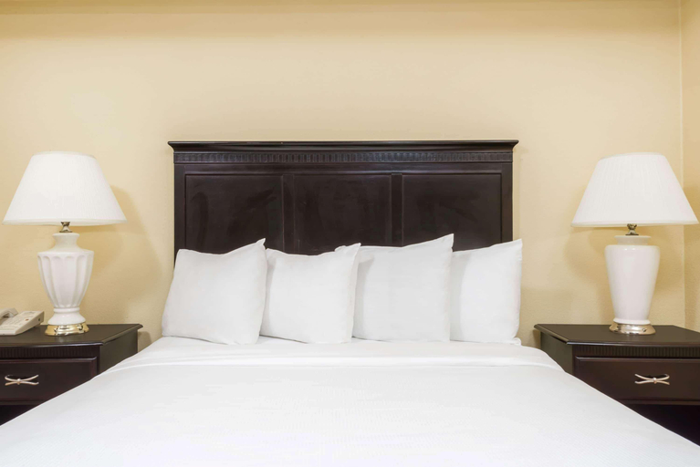 Bedroom 3, Hawthorn Extended Stay by Wyndham Columbus North, Franklin