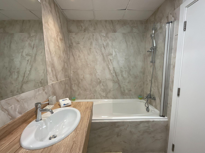 Bathroom 3, HiGuests - Amazing Sea Views from this 2BR Apt in JBR, Dubai