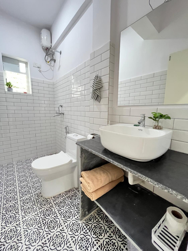 Bathroom 3, V R Holiday Home, North Goa