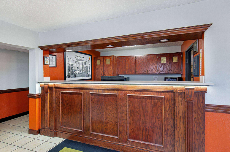 Public Area 2, Super 8 by Wyndham Johnson City, Washington