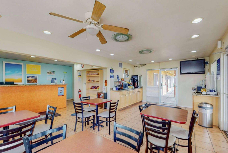 Food & Drinks 5, Days Inn By Wyndham Socorro, Socorro