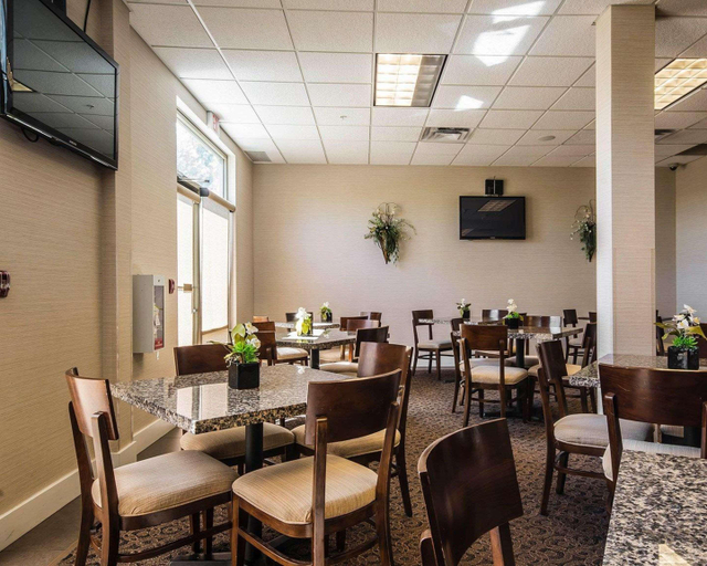 Food & Drinks 5, Comfort Inn & Suites Surrey, Greater Vancouver