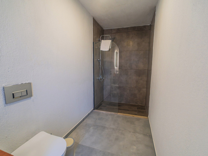 Bathroom 5, Blanco, Çeşme