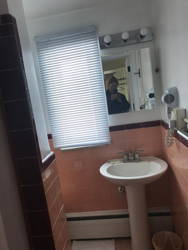 Bathroom 3, Evergreen Motel, Oswego