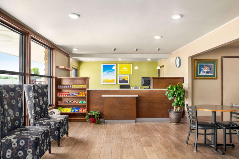 Public Area 2, Days Inn by Wyndham Paris, Lamar