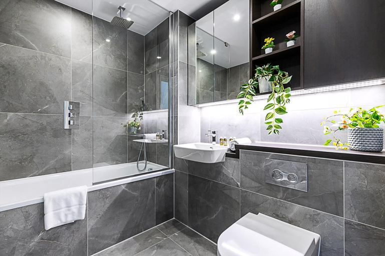 Bathroom 4, Sleek and Stylish 9th Floor Apartment, London