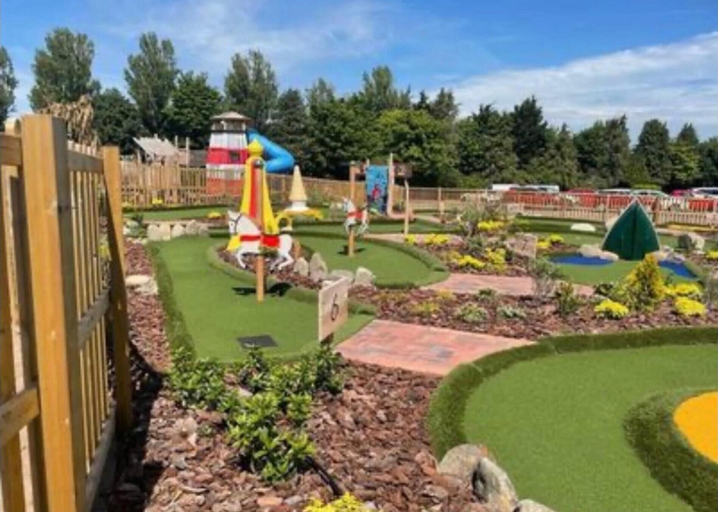Property grounds, Beverley bay 2-bed Caravan, Sleeps 6, Pet Friendly, Torbay