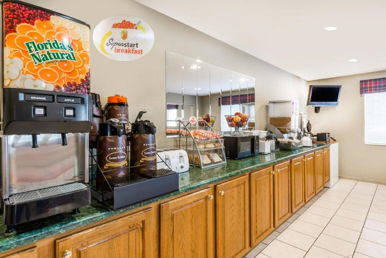 Food & Drinks 5, Super 8 by Wyndham Chanute, Neosho