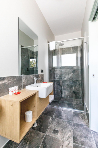Bathroom 10