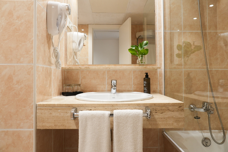 Bathroom 4, Arenas Atiram Hotel, Barcelona