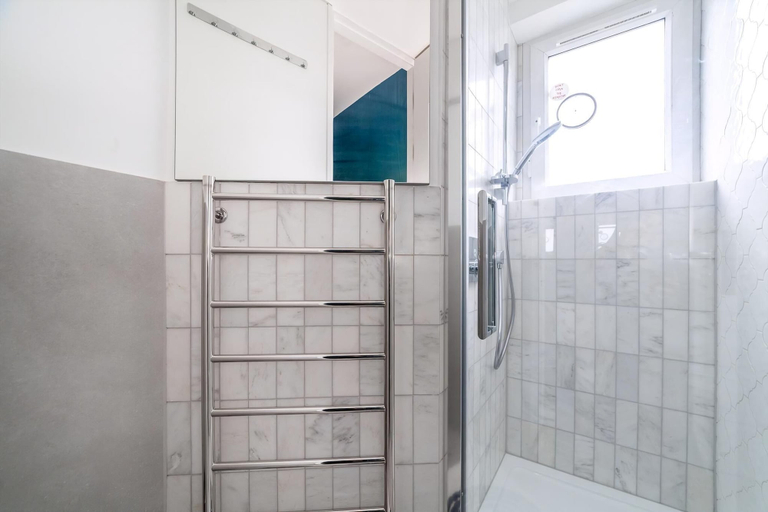 Bathroom 3, Excellent 3-bed Flat In Elephant Castle, London