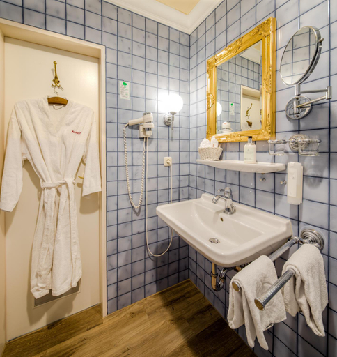 Bathroom 4, Simones Hotel Furstenhof, Landshut