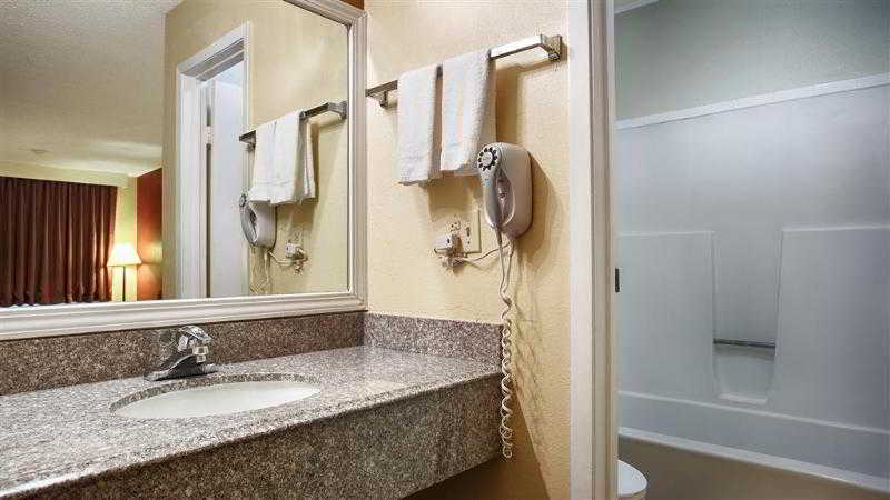 Bathroom 4, Quality Inn Glenpool, Tulsa
