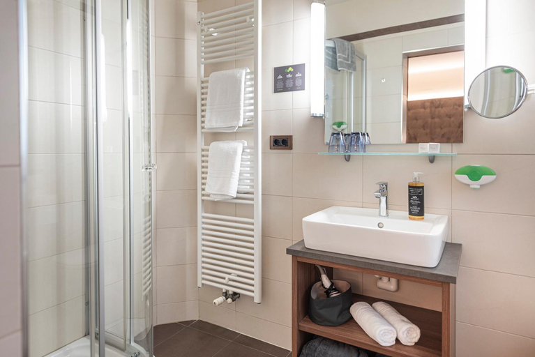 Bathroom 5, Vitalpina Hotel Waldhof, Bolzano