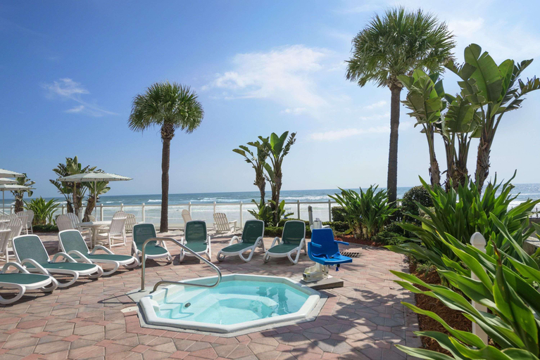 Sport & Beauty 5, Days Inn by Wyndham Daytona Oceanfront, Volusia