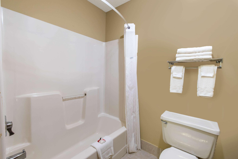 Bathroom 4, Days Inn by Wyndham Mitchell SD, Davison