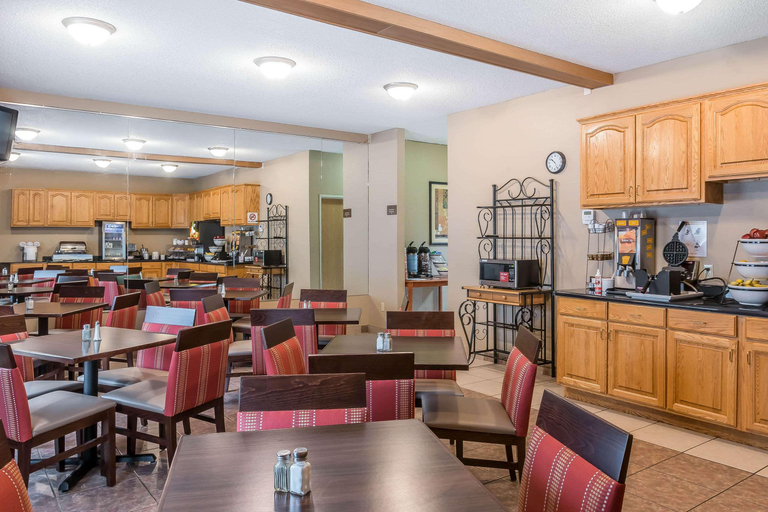 Food & Drinks, Comfort Inn Kalamazoo Area, Kalamazoo