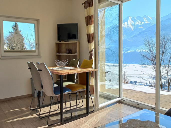 Others 5, Bright flat close to the ski area, Zell am See