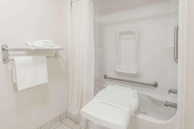 Bathroom 4, Super 8 by Wyndham Edmonton/West, Division No. 11