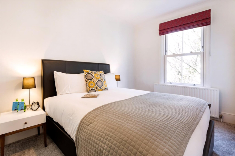 Bedroom 2, Bright and Modern Earls Court Gem, London