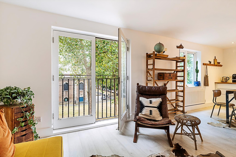 Others 5, Tranquil 2 Bedroom Apartment in East London, London