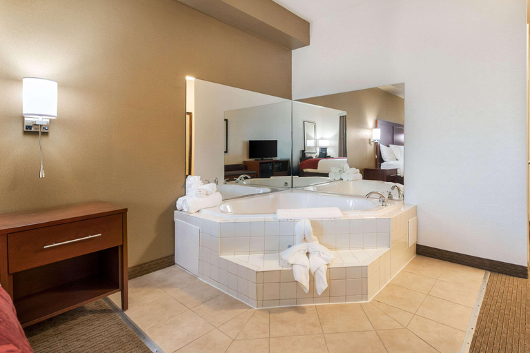 Bathroom 4, Comfort Suites Atlantic City North, Atlantic