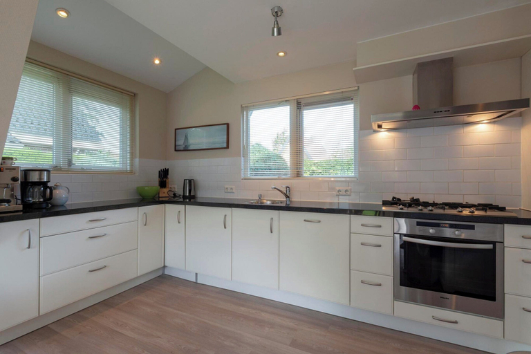 Private kitchen 4, Holiday Home Sint Maartenszee Near Beach, Zijpe