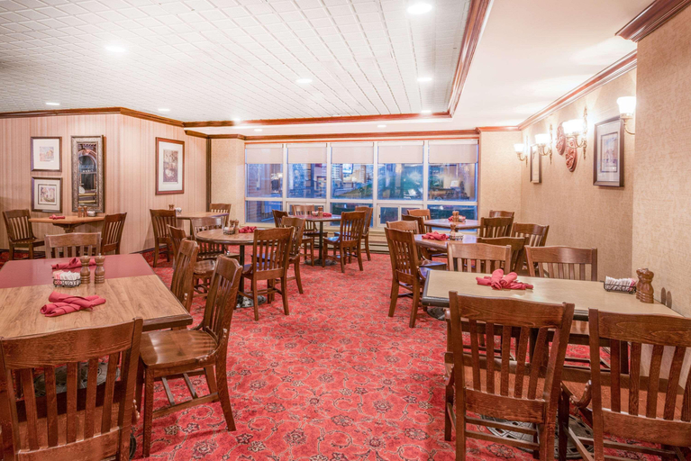 Food & Drinks 5, Ramada by Wyndham St. John's, Division No. 1