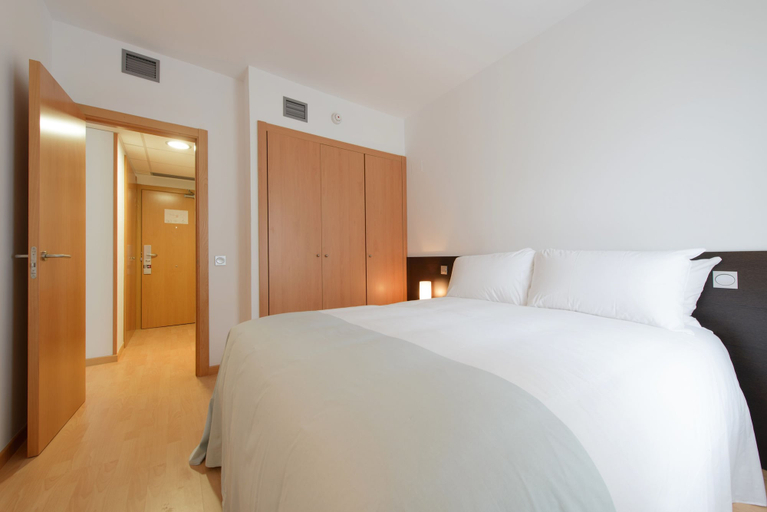Bedroom 4, Madrid Airport Suites, Affiliated by Meliá, Madrid
