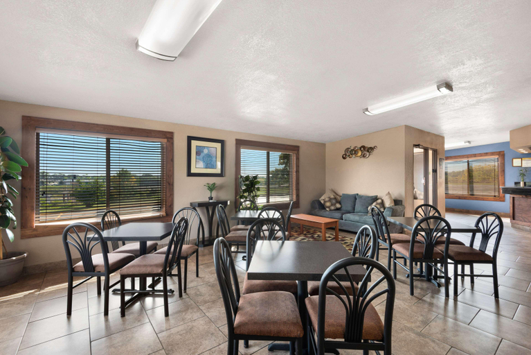 Food & Drinks 5, Days Inn by Wyndham Newton, Jasper