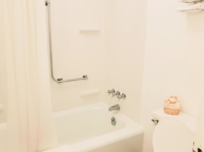 Bathroom 4, Budget Inn Express, Sheridan