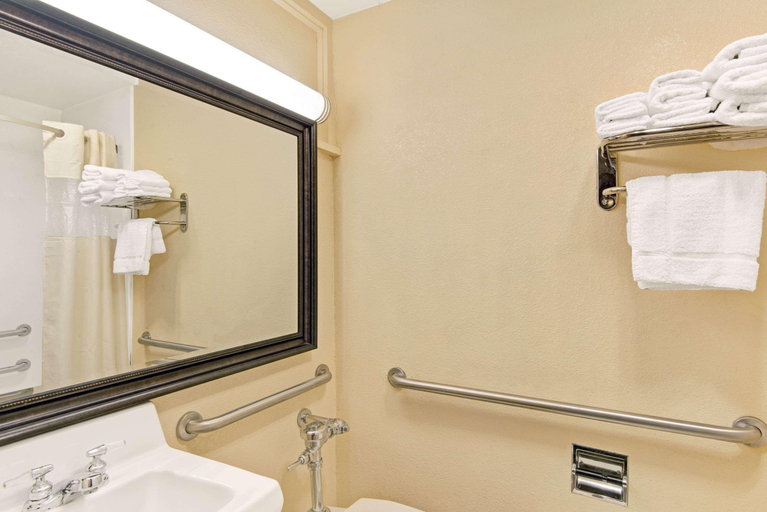 Bedroom 2, Days Inn by Wyndham Washington Pennsylvania, Washington