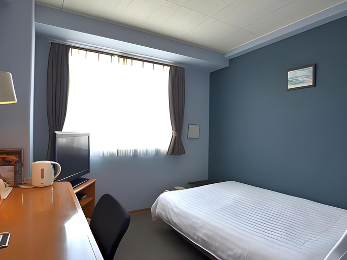 Bedroom 3, New Station Hotel, Isahaya