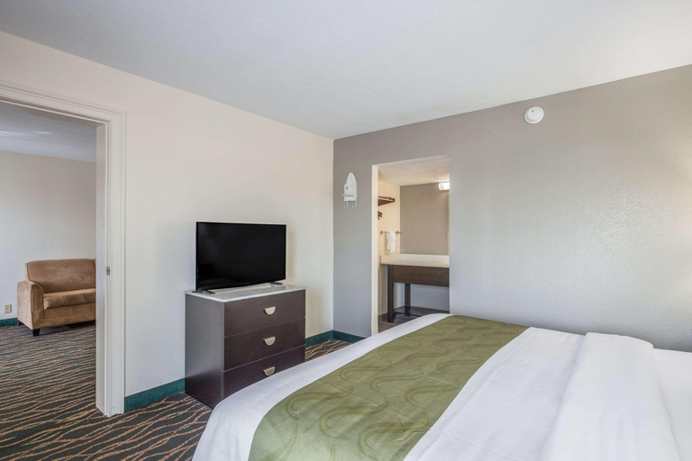 Bedroom 3, Quality Inn & Suites Conference Center, Thomas
